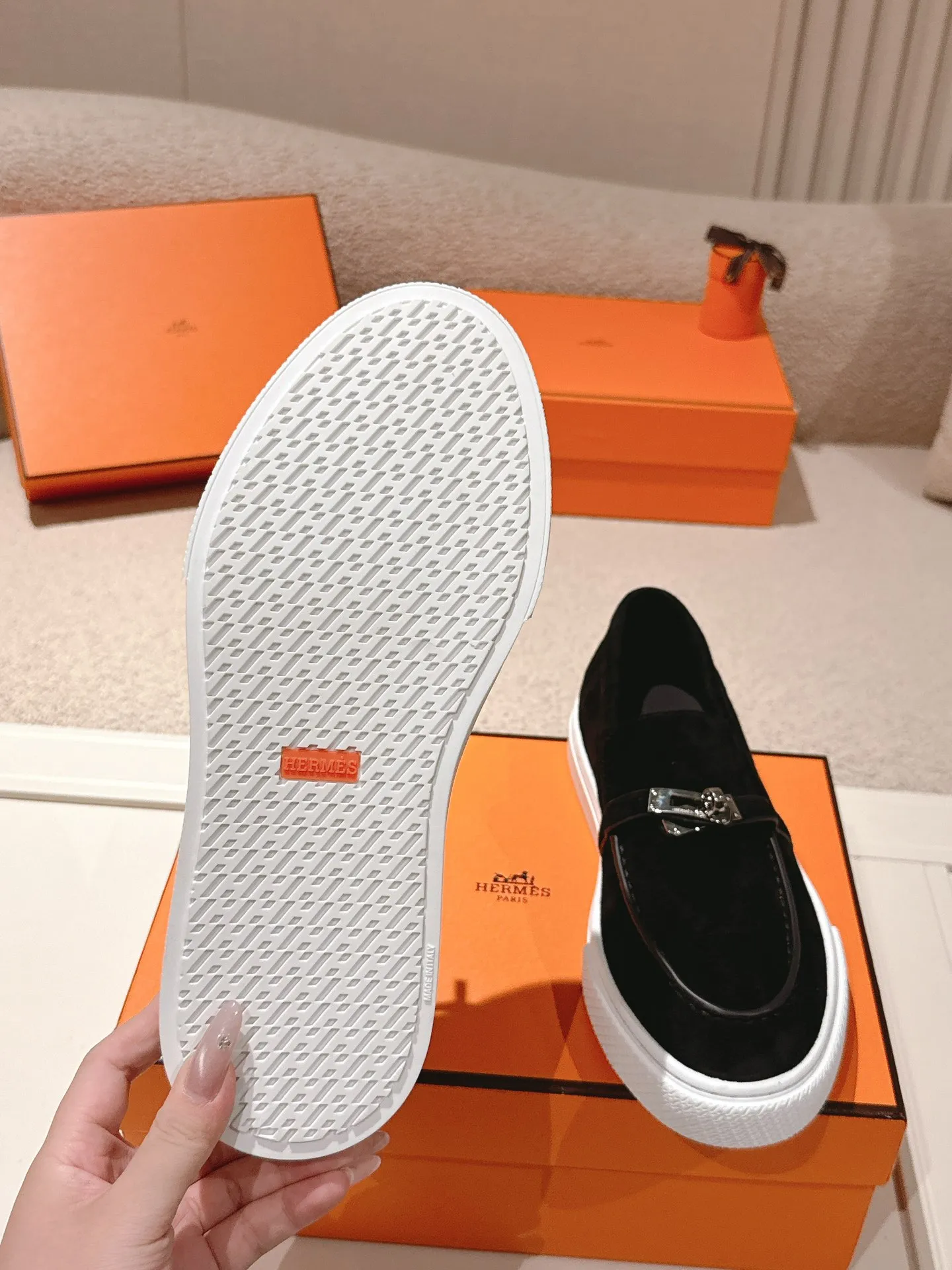 Men's shoes 💰640💰 Hermes# New Kelly buckle thick-soled loafers. Upper: cowhide/suede material. Lining: sheepskin lining. Outsole: exclusive molded outsole. Size: women's size 35-40, men's size 39-45 (female 41/male 46 customized, non-refundable)